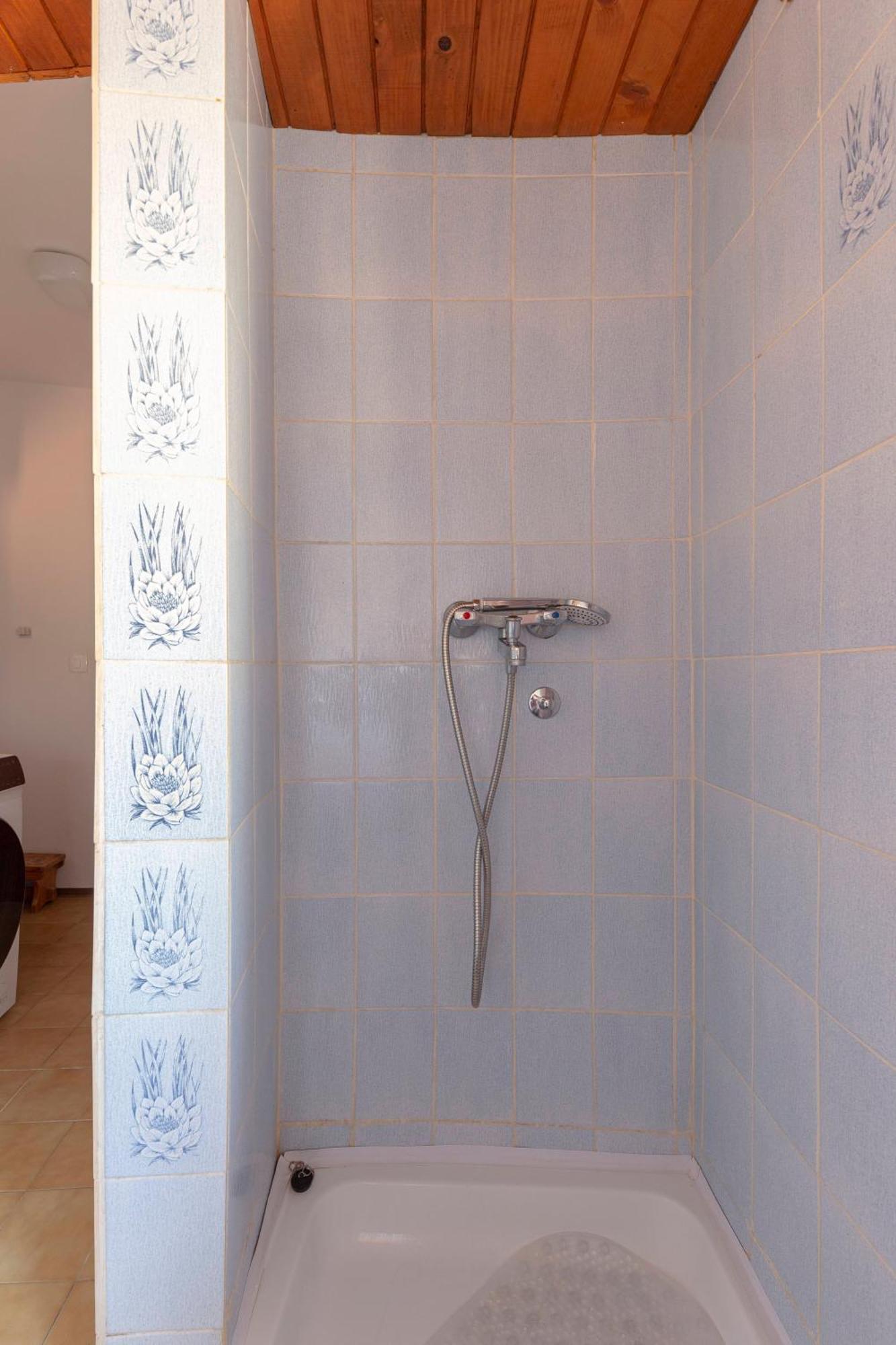 Under The Rock House In Osp With Hot Tub Apartment Luaran gambar