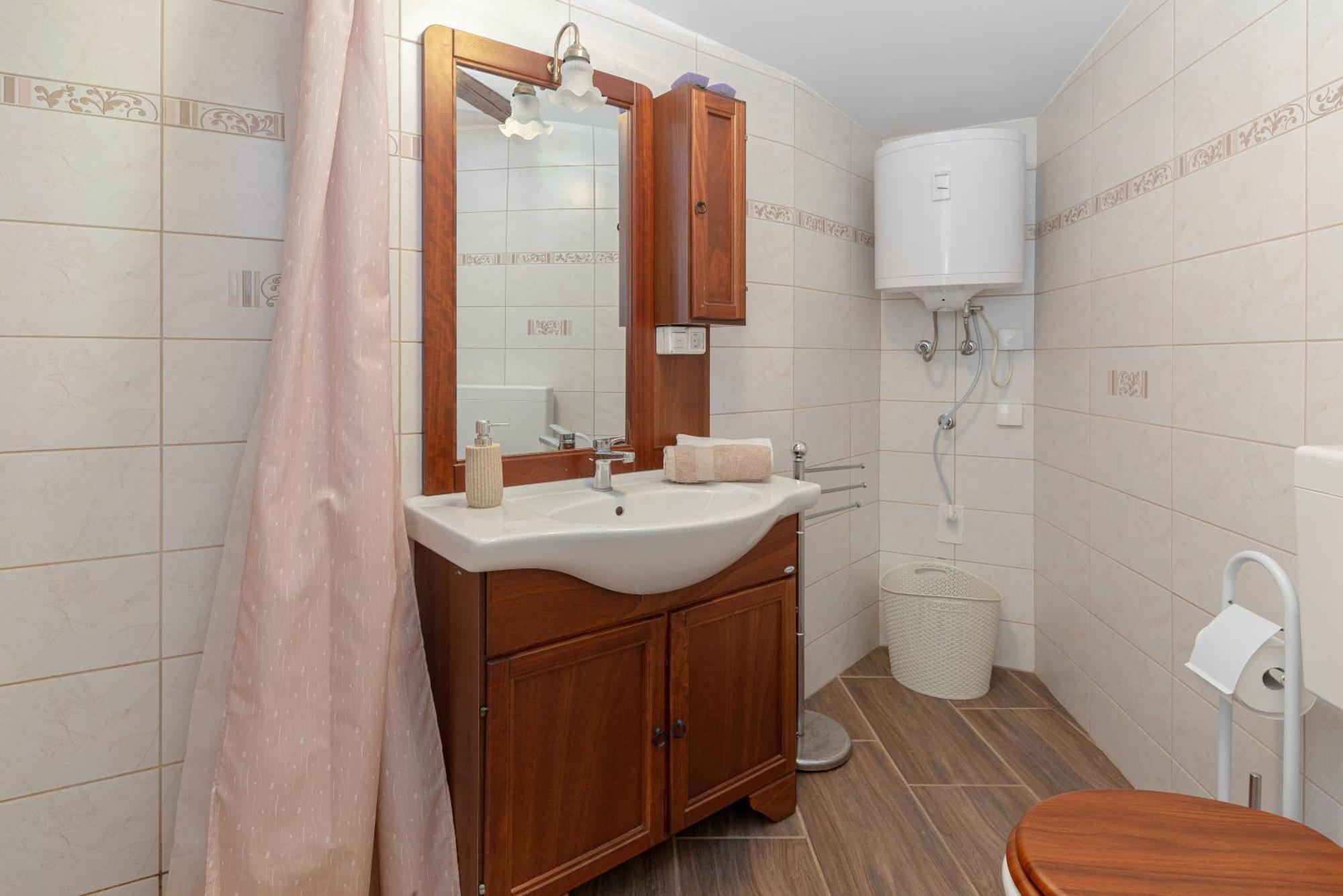 Under The Rock House In Osp With Hot Tub Apartment Luaran gambar