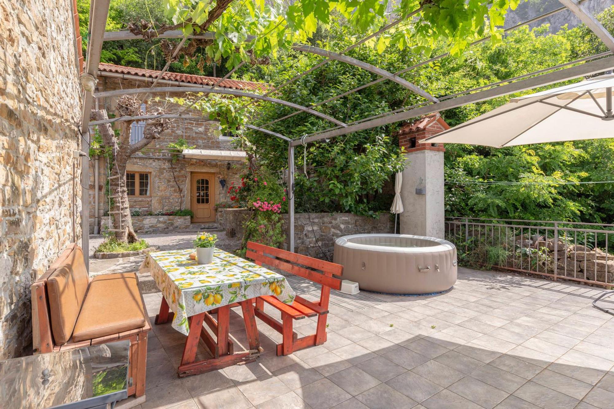 Under The Rock House In Osp With Hot Tub Apartment Luaran gambar