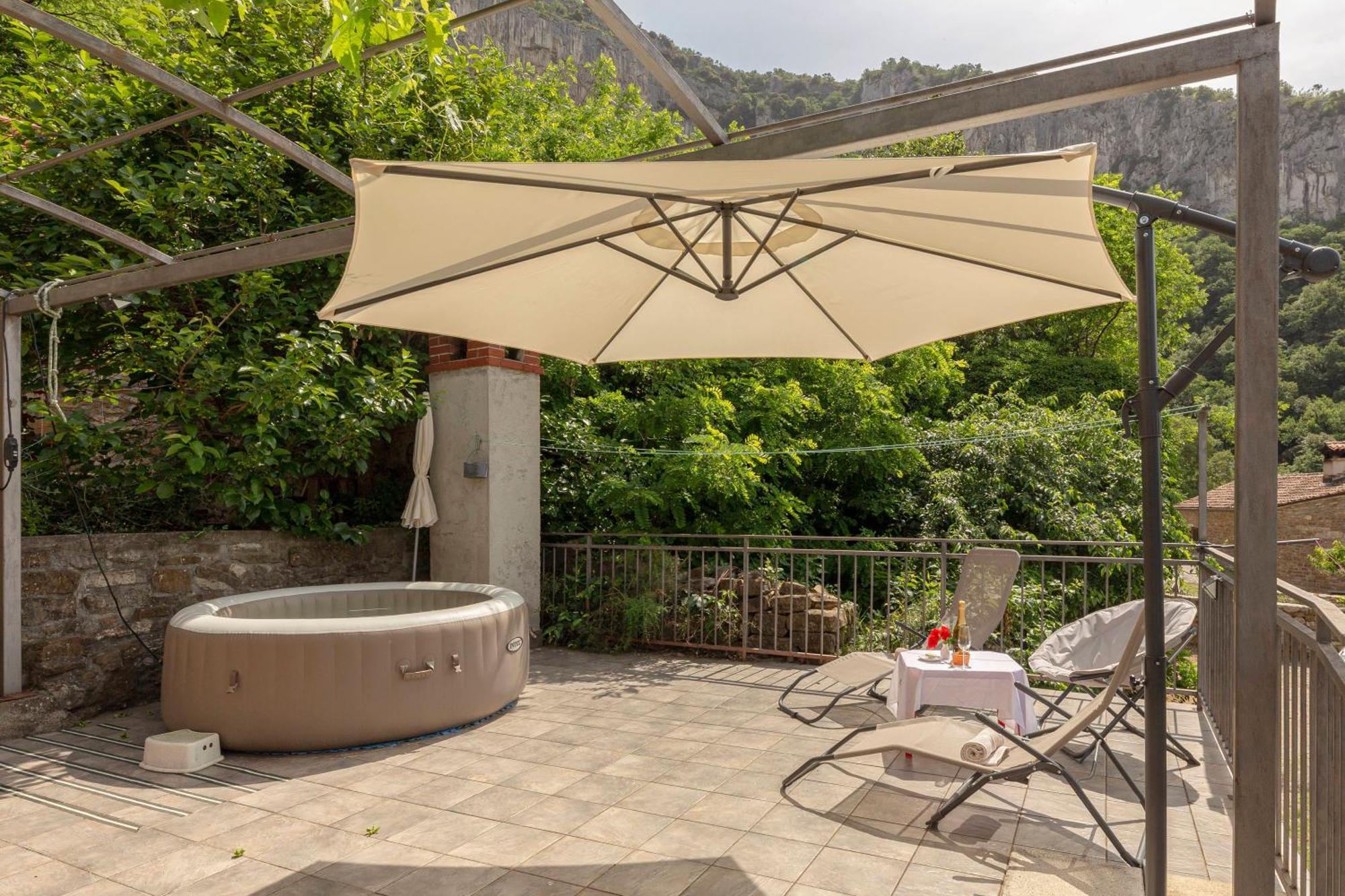 Under The Rock House In Osp With Hot Tub Apartment Luaran gambar